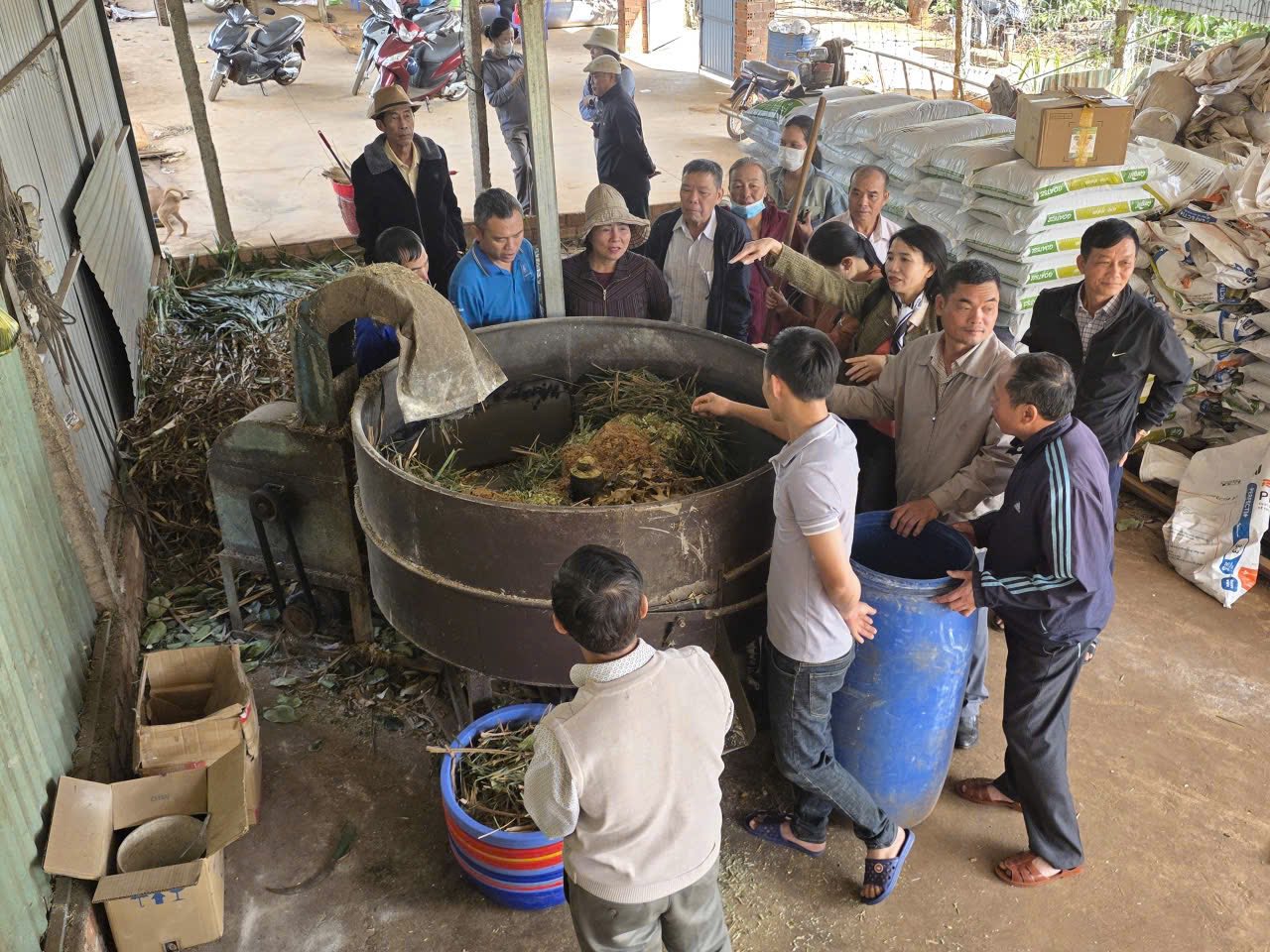 HỘI NÔNG DÂN XÃ CƯ M’GAR ĐẨY MẠNH TUYÊN TRUYỀN, NHÂN RỘNG MÔ HÌNH KINH TẾ HIỆU QUẢ